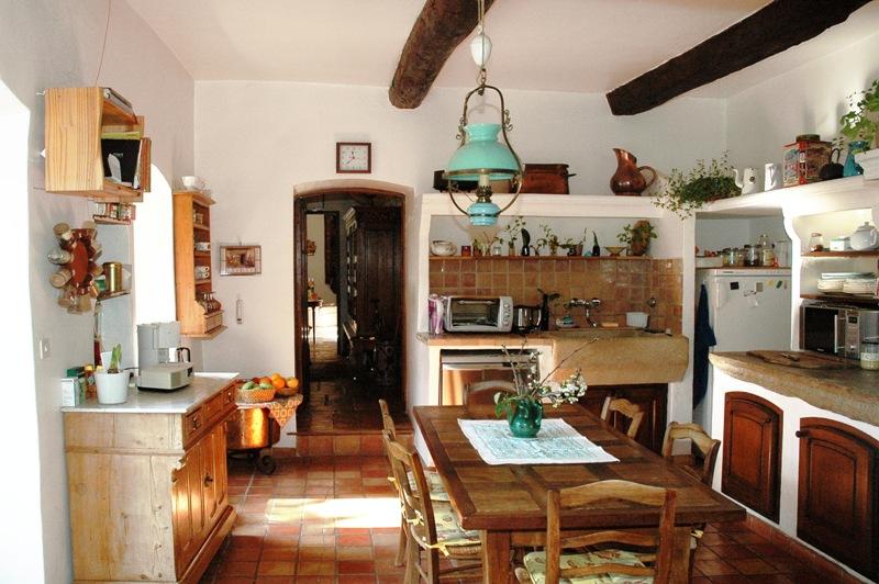 Gordes, authentique ferme fortifiée sur 4,4 hectares